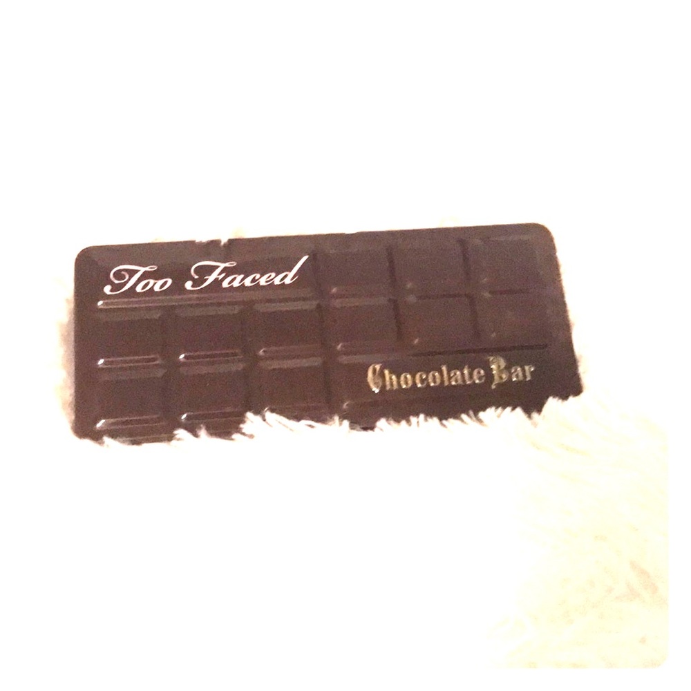 Like new Too Faced chocolate Bar palette